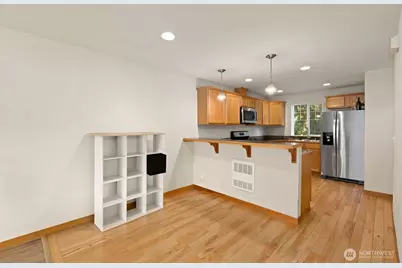 10520 Whitman Avenue N #E, Seattle, WA 98133 - Photo 5