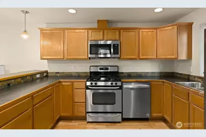 10520 Whitman Avenue N #E, Seattle, WA 98133 - Photo 7