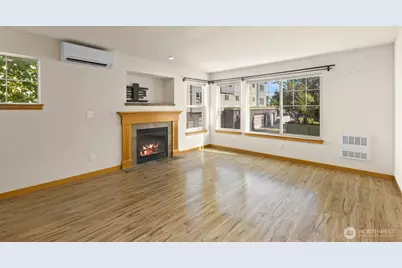 10520 Whitman Avenue N #E, Seattle, WA 98133 - Photo 3