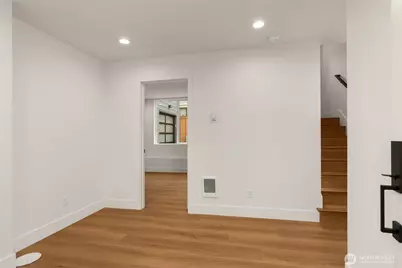 7403 Dayton Avenue N, Seattle, WA 98103 - Photo 3