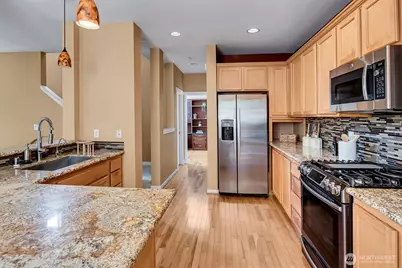 1601 NE Katsura Street #501, Issaquah, WA 98029 - Photo 5