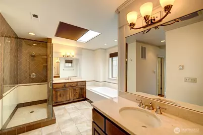 505 W Olympic Place #B, Seattle, WA 98119 - Photo 15