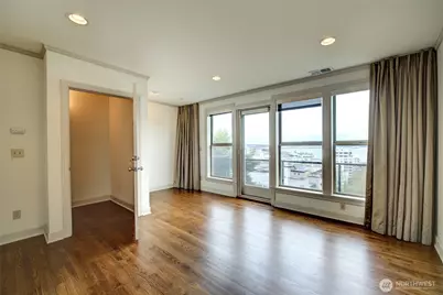505 W Olympic Place #B, Seattle, WA 98119 - Photo 11