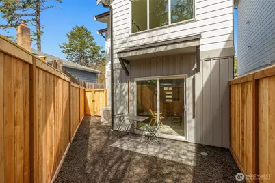 11013 Goodwin Way NE, Seattle, WA 98125 - Photo 19