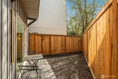 11013 Goodwin Way NE, Seattle, WA 98125 - Photo 23