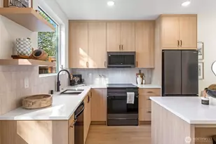 11013 Goodwin Way NE, Seattle, WA 98125 - Photo 3