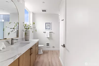 8863 Midvale Avenue N #E, Seattle, WA 98103 - Photo 21