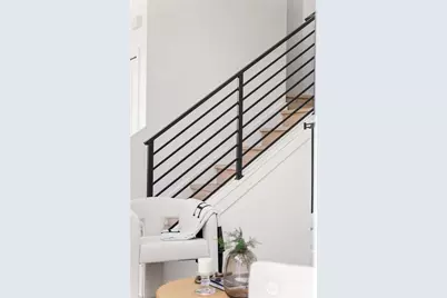 8863 Midvale Avenue N #E, Seattle, WA 98103 - Photo 7