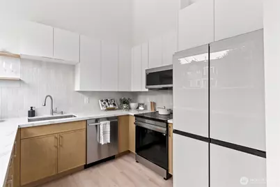 8863 Midvale Avenue N #E, Seattle, WA 98103 - Photo 11