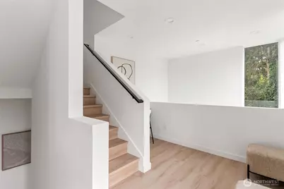 8863 Midvale Avenue N #E, Seattle, WA 98103 - Photo 15