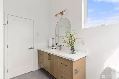 8863 Midvale Avenue N #E, Seattle, WA 98103 - Photo 29