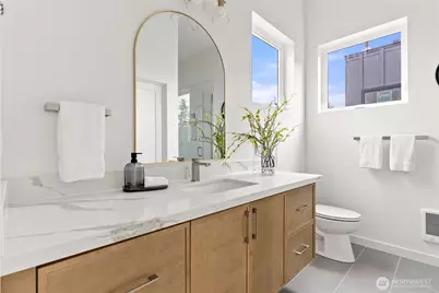 8863 Midvale Avenue N #E, Seattle, WA 98103 - Photo 27