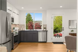 7405 Dayton Ave N, Seattle, WA 98103 - Photo 9