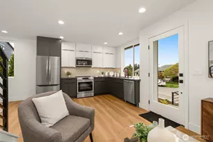 7405 Dayton Ave N, Seattle, WA 98103 - Photo 7