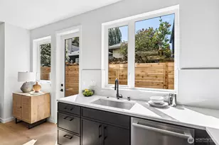 4425 Fremont Ave N, Seattle, WA 98103 - Photo 11
