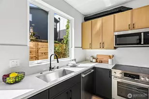 4425 Fremont Ave N, Seattle, WA 98103 - Photo 9