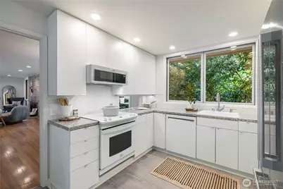 1207 NE 140th Street, Seattle, WA 98125 - Photo 9