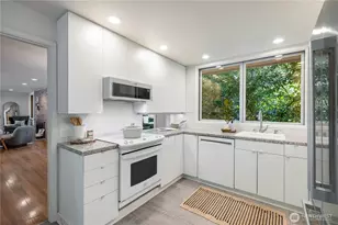 1207 NE 140th St, Seattle, WA 98125 - Photo 9