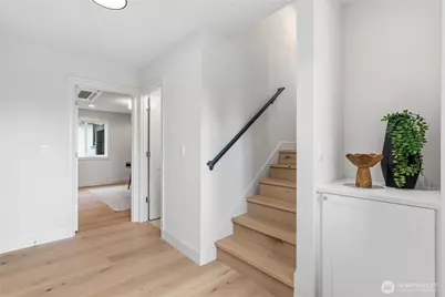 6832 47th Avenue NE, Seattle, WA 98115 - Photo 3