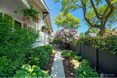 5207 Wallingford Avenue N, Seattle, WA 98103 - Photo 3