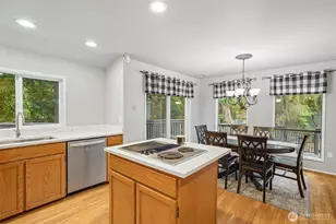 22330 NE 28th St, Sammamish, WA 98074 - Photo 13