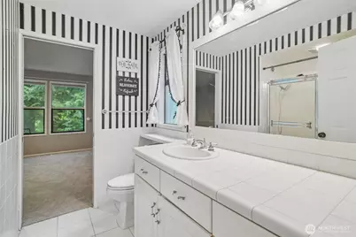 22330 NE 28th Street, Sammamish, WA 98074 - Photo 23