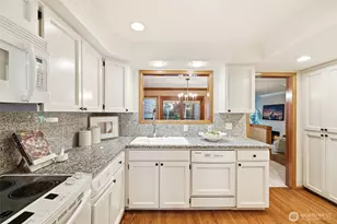 10327 NE 19th Pl, Bellevue, WA 98004 - Photo 11
