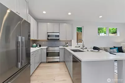 6834 47th Avenue NE, Seattle, WA 98115 - Photo 7