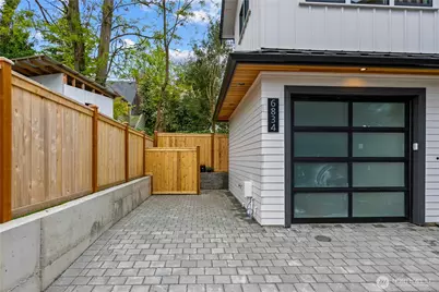 6834 47th Avenue NE, Seattle, WA 98115 - Photo 3