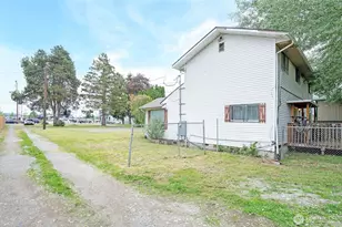 16313 64th St E, Sumner, WA 98390 - Photo 5