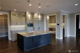 9723 NE 13th St, Clyde Hill, WA 98004 - Photo 3