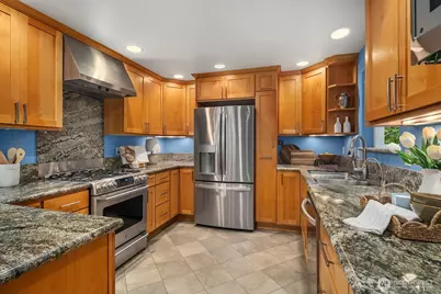 909 110th Avenue SE, Bellevue, WA 98004 - Photo 7