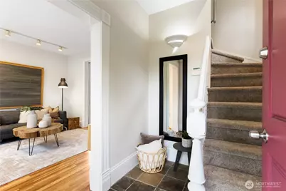 2202 E John Street, Seattle, WA 98112 - Photo 3