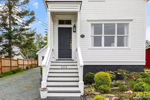 205 NE 9th St, Coupeville, WA 98239 - Photo 5