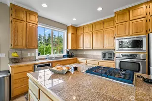 33 Zermatt Ct, Camano Island, WA 98282 - Photo 11