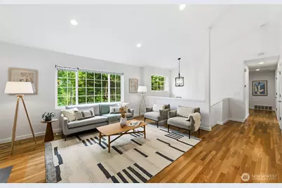 4035 NE 110th Street, Seattle, WA 98125 - Photo 3