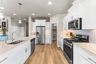 826 W Golden Eagle Ave, La Center, WA 98629 - Photo 9