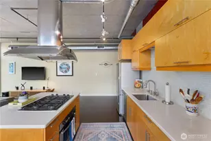 2720 3rd Ave, Seattle, WA 98121 - Photo 17