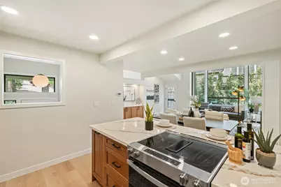 1400 Bellevue Way SE #1, Bellevue, WA 98004 - Photo 9