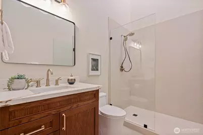 1400 Bellevue Way SE #1, Bellevue, WA 98004 - Photo 29