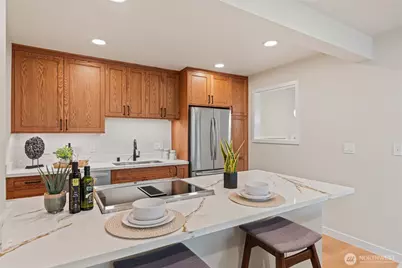 1400 Bellevue Way SE #1, Bellevue, WA 98004 - Photo 5