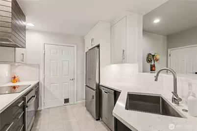 2160 Newport Way NW #6-1, Issaquah, WA 98027 - Photo 11