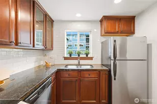 725 N 95th St, Seattle, WA 98103 - Photo 7
