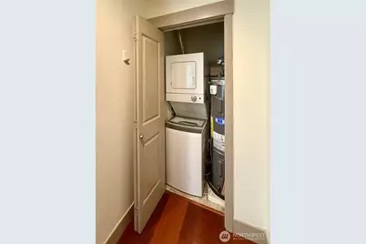 4547 8th Avenue NE #204, Seattle, WA 98105 - Photo 9
