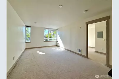 4547 8th Avenue NE #204, Seattle, WA 98105 - Photo 5