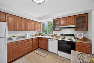 18754 130th Ave SE, Renton, WA 98058 - Photo 9