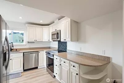 2410 37th Avenue SW #Lower, Seattle, WA 98126 - Photo 5