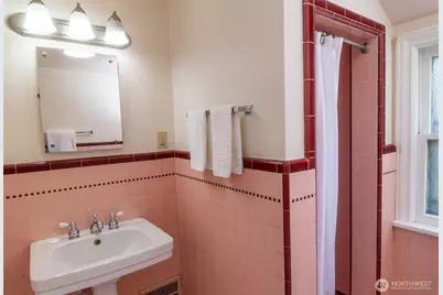 1403 2nd Avenue N, Seattle, WA 98109 - Photo 21