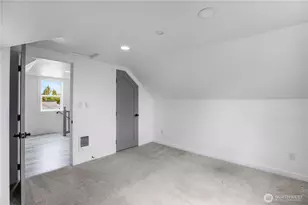9402 Portland Ave E, Tacoma, WA 98445 - Photo 29