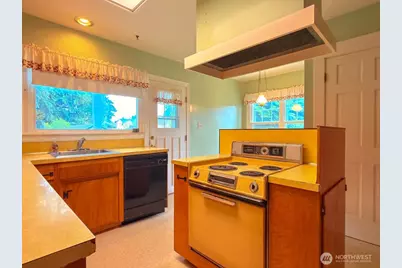612 S 160th Street, Burien, WA 98148 - Photo 11